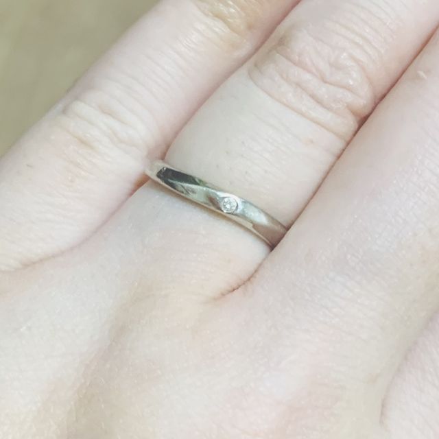 【4℃ BRIDAL(ヨンドシーブライダル)の口コミ】 波打つような形で、とても指馴染みが良いです。着用時の違和感がありませ…