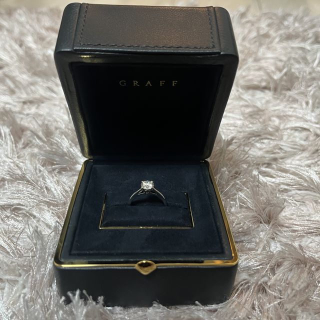【グラフ(GRAFF)の口コミ】 GRAFFの「パラゴン」です。華奢で真っ直ぐシンプルなアームに一粒ダイヤが…