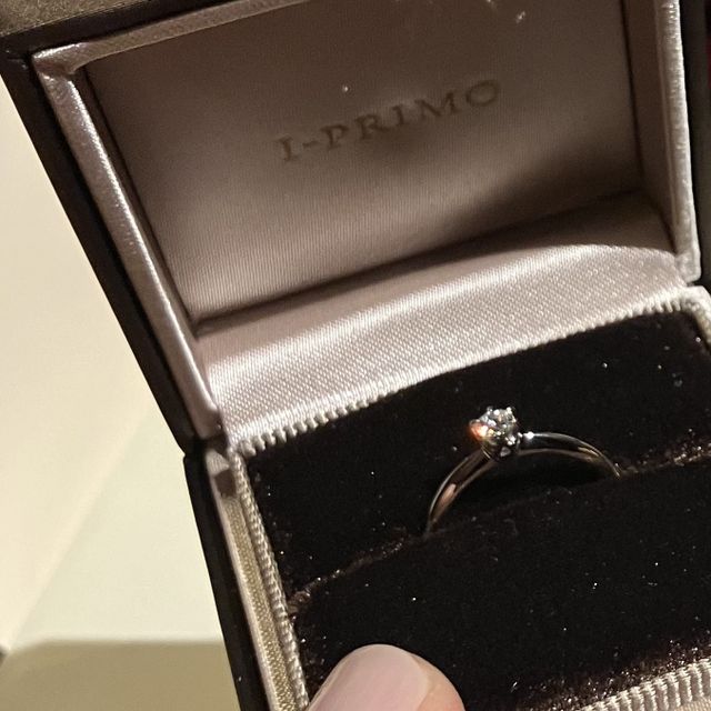 【アイプリモ(I-PRIMO)の口コミ】 ・着け心地が良いです。
・ひとつでも華やかです。
・角度を変える度に違…