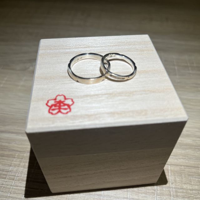 【杢目金屋(もくめがねや)の口コミ】 まず桜柄に一目惚れをしました。1つ1つ職人さんが手作りしてくれていて、…