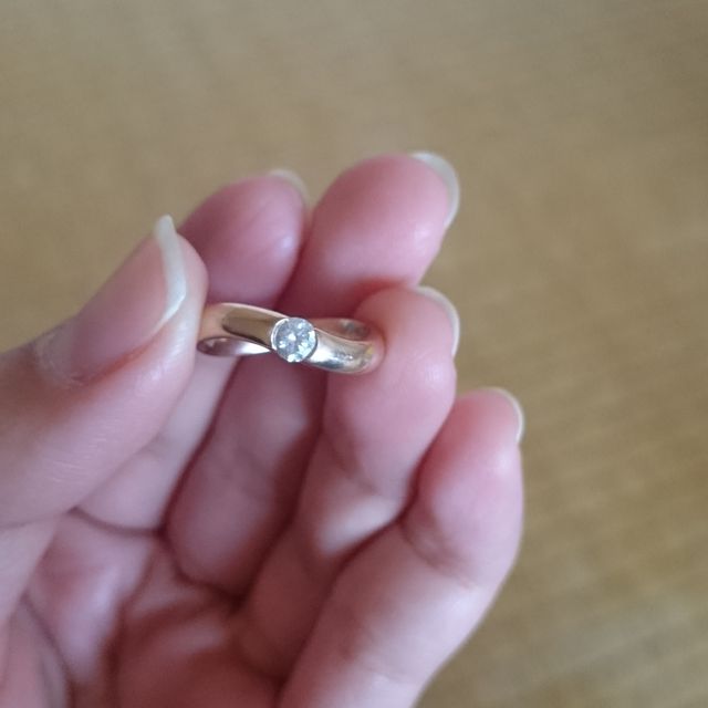 【俄(にわか)の口コミ】 婚約指輪と一緒の結婚指輪だったので、ダイヤが付いたものを希望していま…