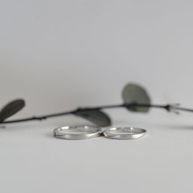 【CRAFY(クラフィ)の口コミ】 素材は、色味よりサビや色落ちがしにくいプラチナ950を選びました。
デザ…