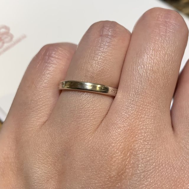 【杢目金屋(もくめがねや)の口コミ】 シンプル過ぎず他とあまり被らないデザインを探していました。
木目の素材…