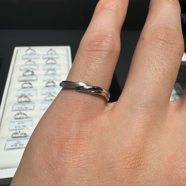 【銀座ダイヤモンドシライシの口コミ】 可愛らしさ、エレガントさを兼ね備えたリングだと思います。数ある指輪を…