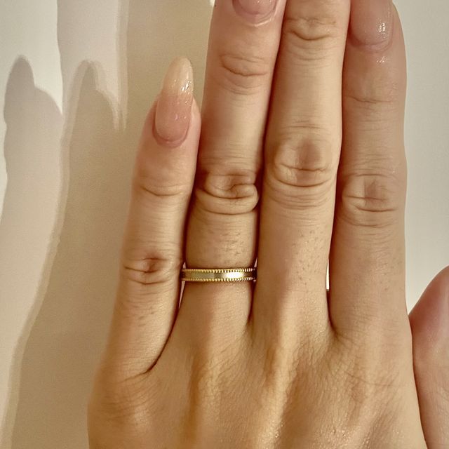 【ENUOVE(イノーヴェ)の口コミ】 このハーフエタニティリングのデザインは、まさに多用途性が魅力です。カ…