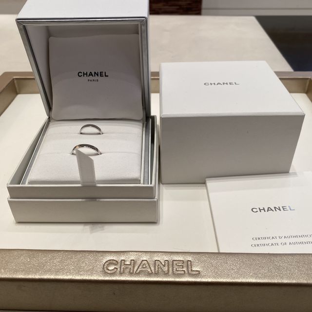 【シャネル(CHANEL)の口コミ】 プラチナ素材なので、強度もとても強く毎日気にせず着けれる。
デザインが…