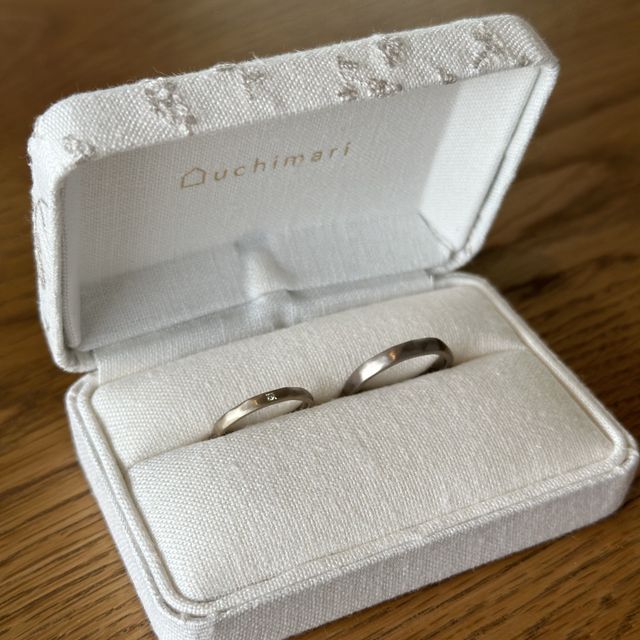 【uchimari(ウチマリ)の口コミ】 地金や、表面の仕上げ、手書きの文字など、自分たちで1から指輪を作ること…