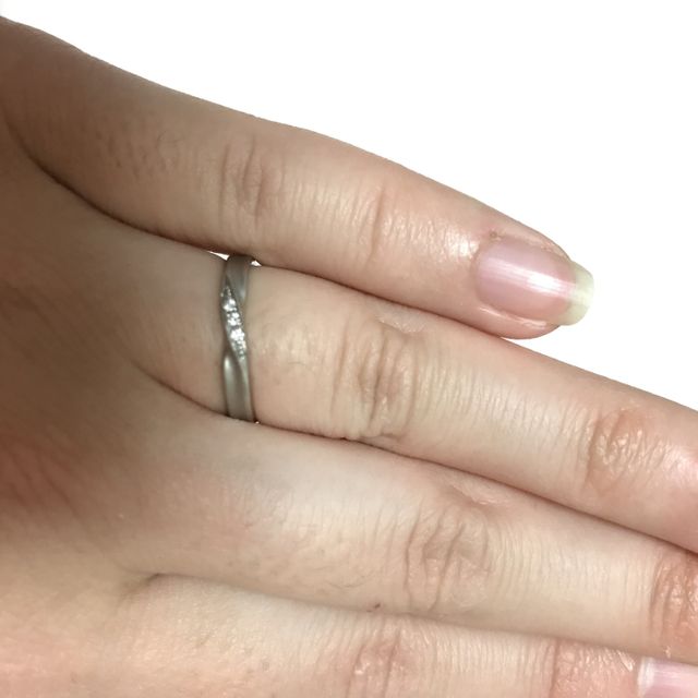 【SONARE(ソナーレ)の口コミ】 シンプルかつ上品で飽きない結婚指輪を探していました。結婚式場でジュエ…