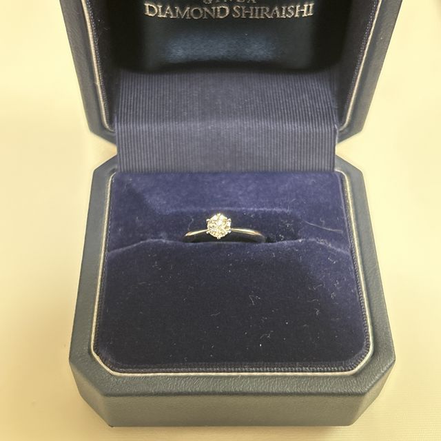 【銀座ダイヤモンドシライシの口コミ】 シンプルで日本人の指にあった作りになっており、ダイヤも予算や希望にあ…