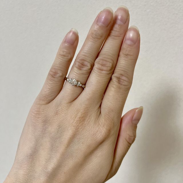 【銀座ダイヤモンドシライシの口コミ】 とても可愛いデザインなので気に入っています。ダイヤモンドの質も良くキ…