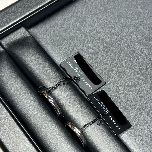 【ラザール ダイヤモンド(LAZARE DIAMOND)の口コミ】 ダイヤモンドの見え方が本当に綺麗でいろいろな角度から上品に見えるとこ…