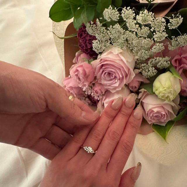 【ケイウノ ブライダル(K.UNO BRIDAL)の口コミ】 2人の出逢いやヒストリーを参考にオリジナルデザインを何種類か描いて頂き…