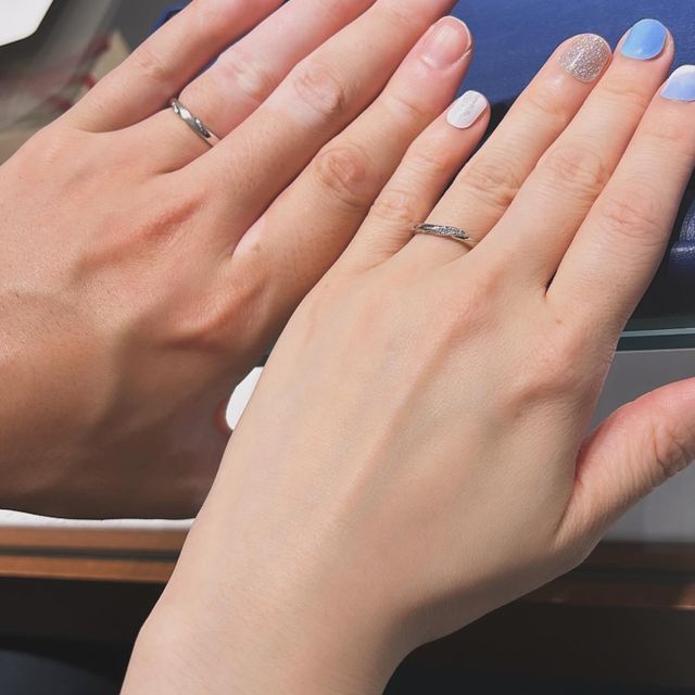 【銀座ダイヤモンドシライシの口コミ】 ウェーブがかかっており、自分から見ても輝きを楽しめるリングとなってい…