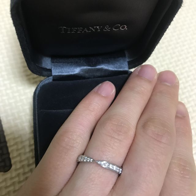 【ティファニー(Tiffany & Co.)の口コミ】 私は仕事中は指輪を外さないといけないため普段つける機会が少なく、それ…