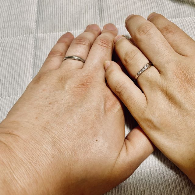 【4℃ BRIDAL(ヨンドシーブライダル)の口コミ】 デザインがきれいなのと、派手すぎず、でしゃばりすぎず、着けてても違和…