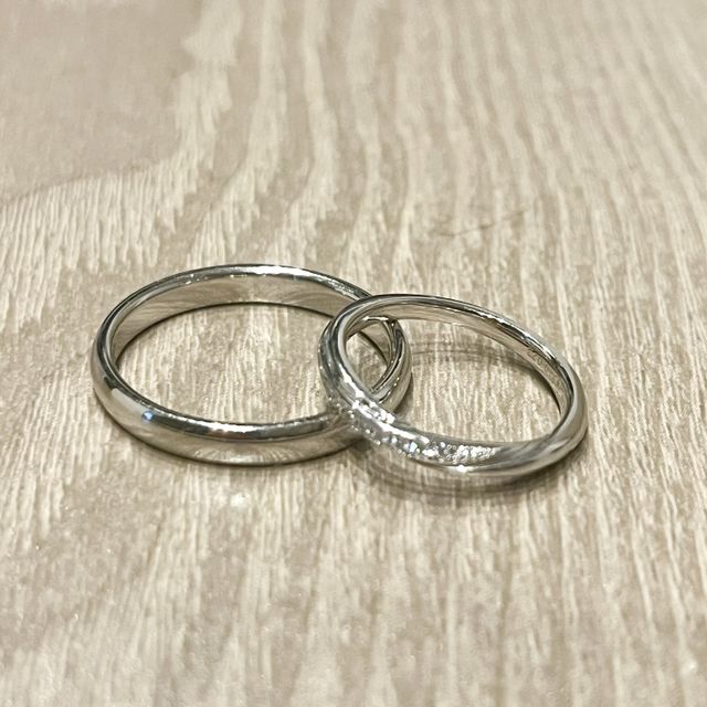 【銀座ダイヤモンドシライシの口コミ】 シンプルなデザインとダイヤモンドが入ったデザインでペアなものではない…