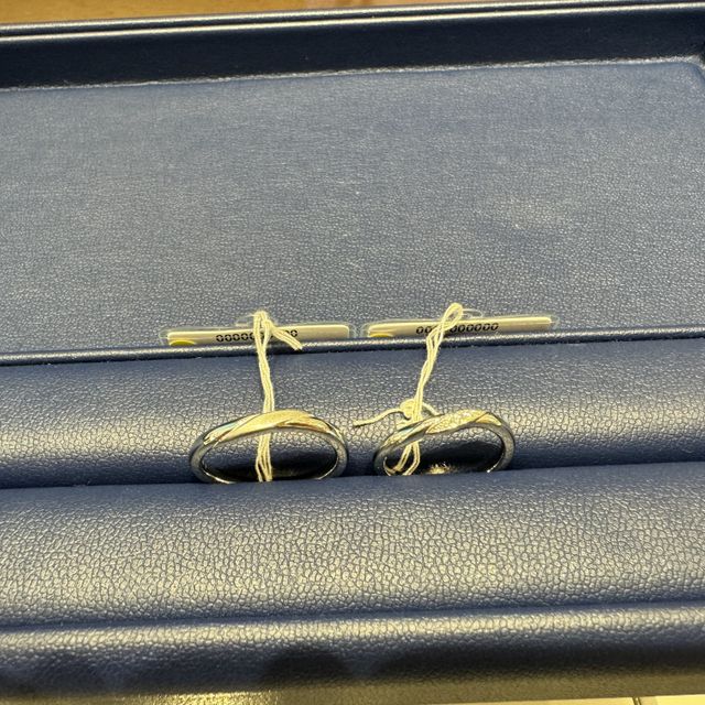 【銀座ダイヤモンドシライシの口コミ】 アシンメトリーなデザインで、見る角度によって違いを楽しめます。彼の指…