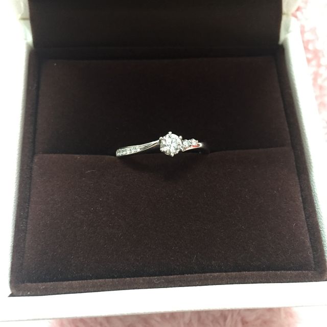 【アイプリモ(I-PRIMO)の口コミ】 婚約指輪は私の好きなデザインを贈りたいということでプロポーズ後、夫と…