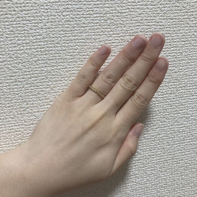 【HOSHI no SUNA 星の砂(ほしのすな)の口コミ】 デザインが繊細、リングが細身で指が綺麗に見えるのがポイントです。ダイ…
