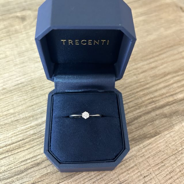 【TRECENTI(トレセンテ)の口コミ】 ダイヤモンドに向かって細くなっていることで、ダイアモンドの美しさがよ…