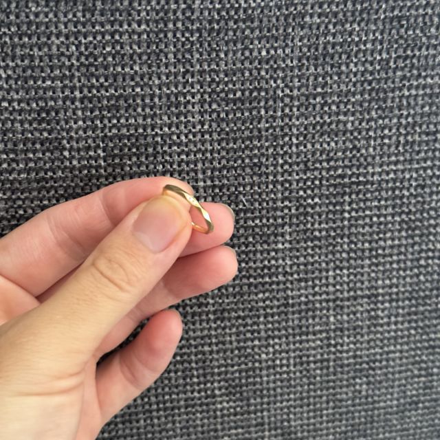 【MACHERIE(マシェリ)の口コミ】 デザインが他にあまりないもので気に入りました。
ダイヤの部分も綺麗に見…