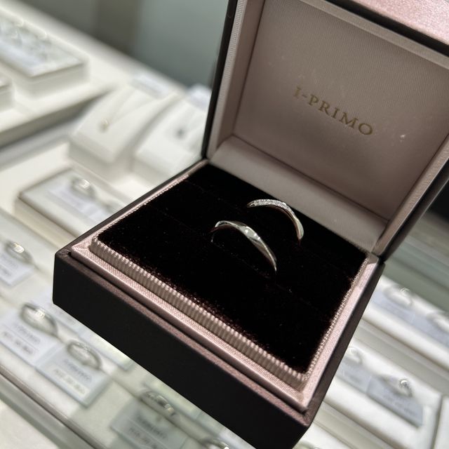 【アイプリモ(I-PRIMO)の口コミ】 アイプリモの婚約指輪を彼からもらったので、結婚指輪も同じ場所で購入し…