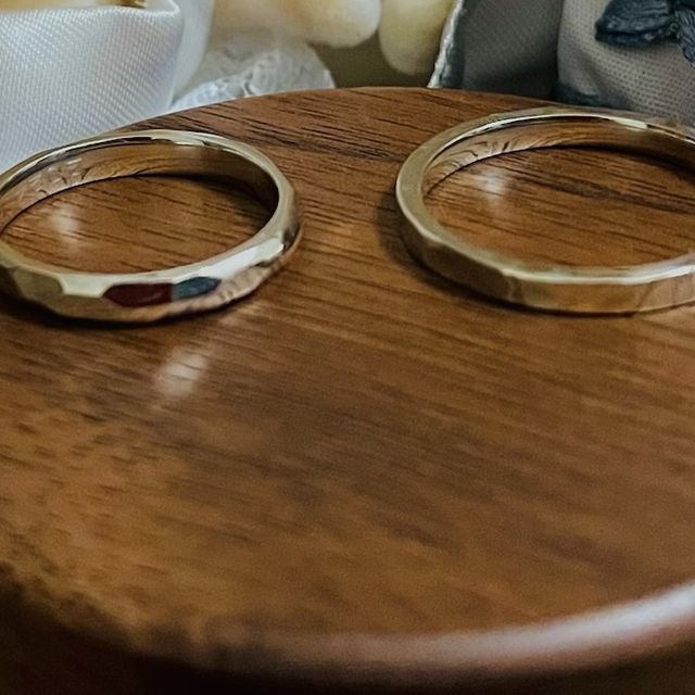 【鎌倉彫金工房の口コミ】 普段の服装がお互いカジュアルで、指輪も普段しないため、デザインがシン…