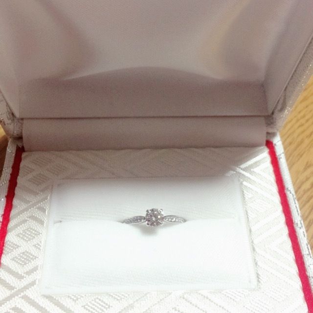 【カオキ　ダイヤモンド専門卸直営店の口コミ】 とにかくキラキラしている指輪がよくて、メレを選択しました。デザインも…