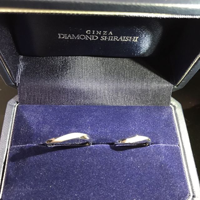 【銀座ダイヤモンドシライシの口コミ】 結婚指輪＝ストレートでシンプルというイメージがあったんですが少しウェ…