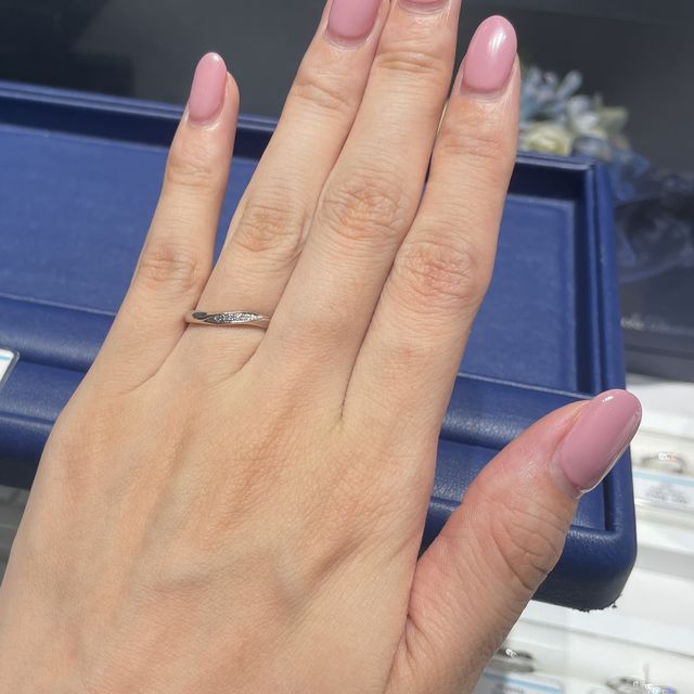【銀座ダイヤモンドシライシの口コミ】 シンプルかつ、長く使えるデザインでとても気に入りました。初めはダイヤ…