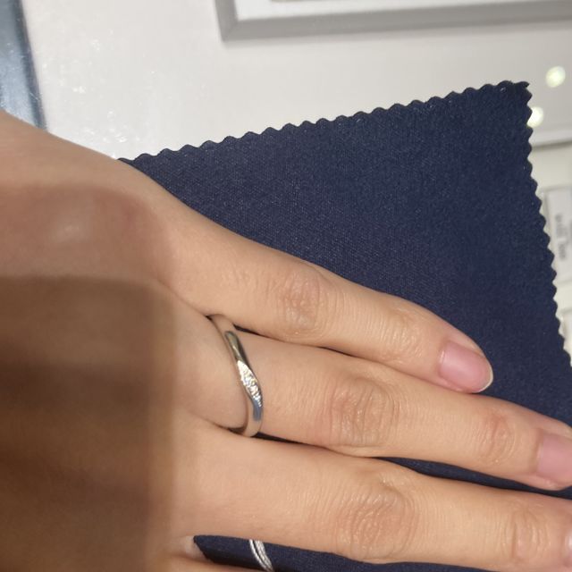 【銀座ダイヤモンドシライシの口コミ】 シンプルな指輪を探していました。指輪の意味合いなども気にしていて自分…