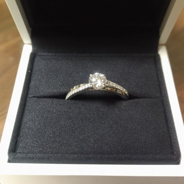 【デビアス(DE BEERS)の口コミ】 ネットで見た数々のブランド、そして実際に店舗を歩き回って試着すること…