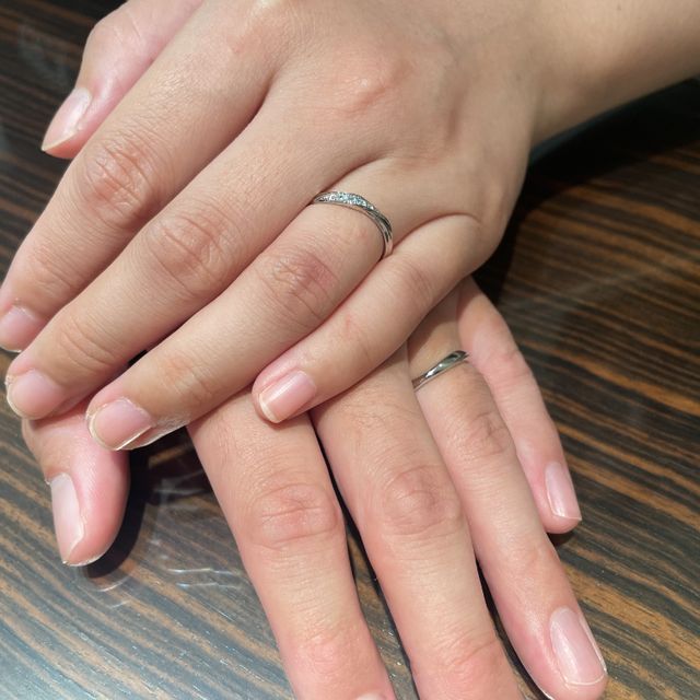 【Disney Cinderella(ディズニー シンデレラ)の口コミ】 デザインがシンプルでつけ心地もよく目立ち過ぎず綺麗で上品です。
指も綺…