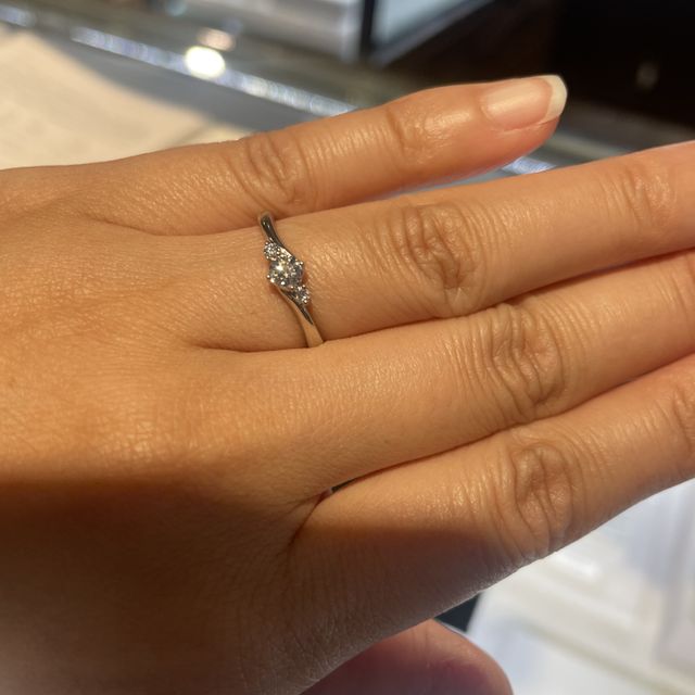 【ヴァンドーム青山(VENDOME AOYAMA)の口コミ】 ダイヤの留め具が高くなく、普段でもつけやすいと思いました。見た目も非…