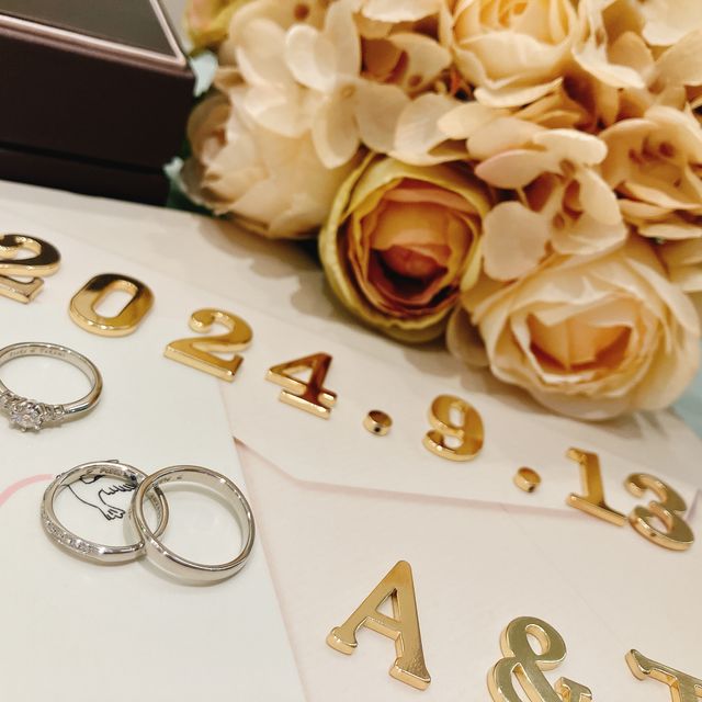 【アイプリモ(I-PRIMO)の口コミ】 女性側の結婚指輪はアシンメトリーなデザインで、上下の向きを入れ替える…