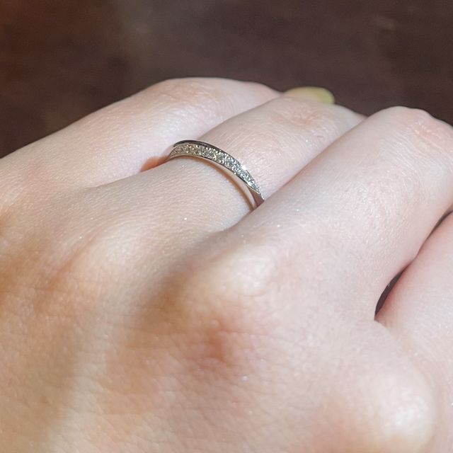 【アイプリモ(I-PRIMO)の口コミ】 シンプルなデザインですが華やかさもあり飽きがこない指輪だと思います。
…