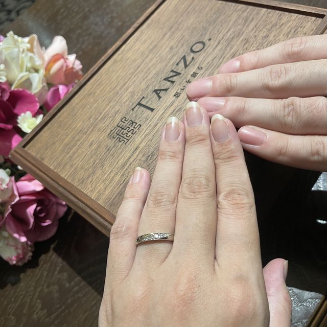 【TANZO.(鍛造指輪)の口コミ】 2人の好みの形(平打ちや指輪の幅など)があるものの、どこかペア感は出した…