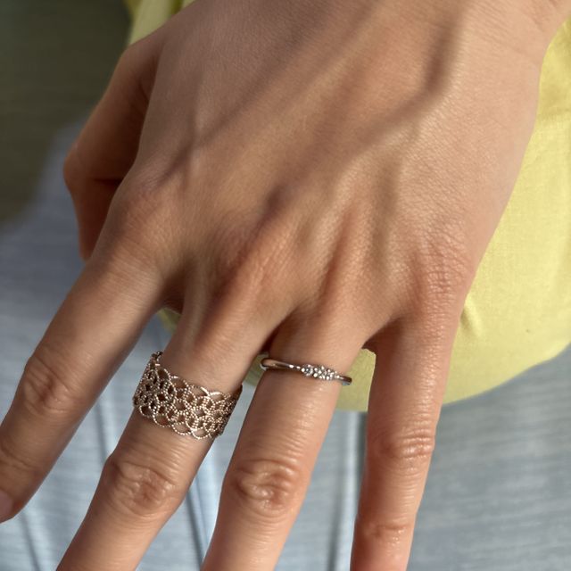 【銀座ダイヤモンドシライシの口コミ】 この指輪は、着け心地が非常に良いです。一般的な感想として、長時間着け…