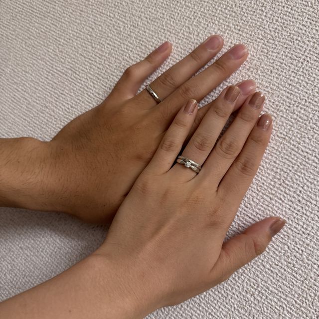 【CRAFY(クラフィ)の口コミ】 2人だけの指輪がよかったので、内側に重ねると絵になる刻印を入れました。…