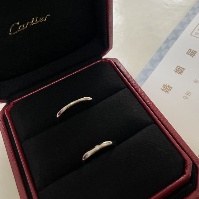 【カルティエ(Cartier)の口コミ】 指輪は主人のも私のもホワイトゴールドで、主人は王道のシンプル、私のは…