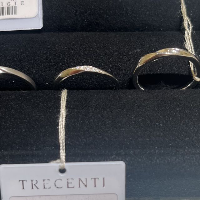 【TRECENTI(トレセンテ)の口コミ】 マレダイヤが綺麗でした。派手すぎず、シンプル過ぎないデザインが、普段…