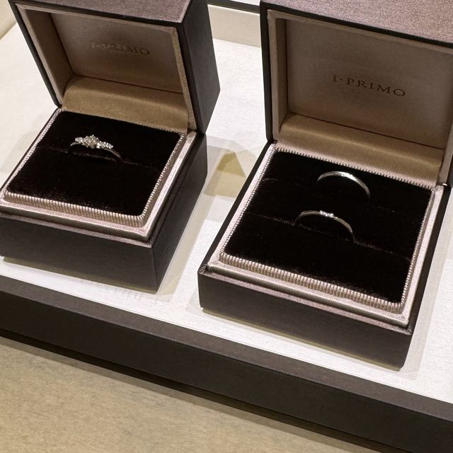 【アイプリモ(I-PRIMO)の口コミ】 婚約指輪はとにかくゴージャスで華やかなデザインを選びました♡ 周りの小…