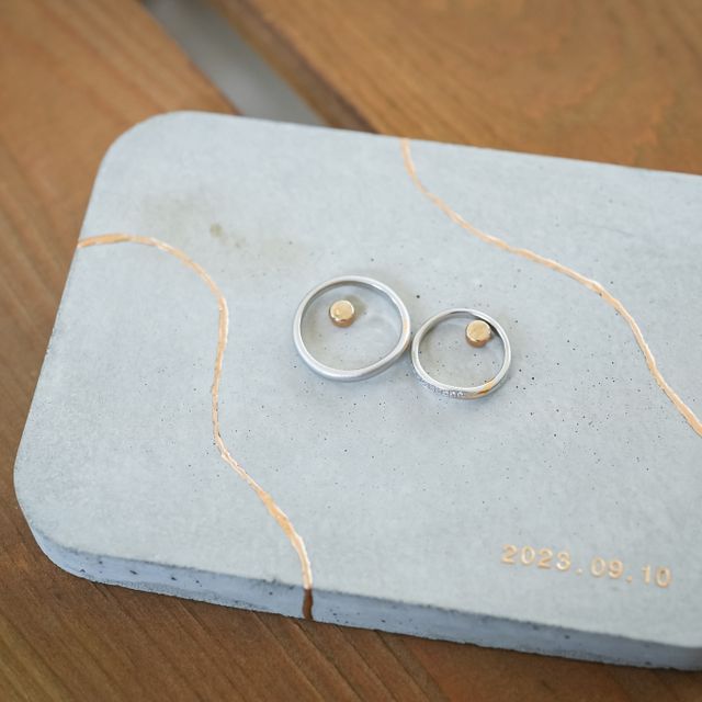 【Lamp OKACHIMACHI(ランプ御徒町)の口コミ】 長年使えるデザインにしました。
キラキラとしたポイントも欲しかったので…