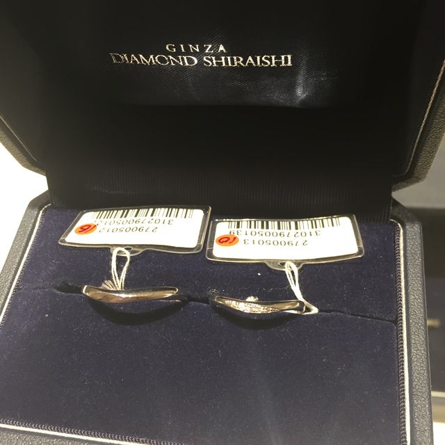 【銀座ダイヤモンドシライシの口コミ】 値段とデザインで1番しっくりきたものを。
指輪の細さは実際につけてみる…