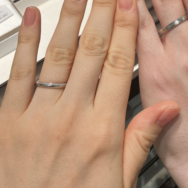 【アイプリモ(I-PRIMO)の口コミ】 王道のストレートタイプです。

ダイヤが埋め込まれており、とても綺麗で…