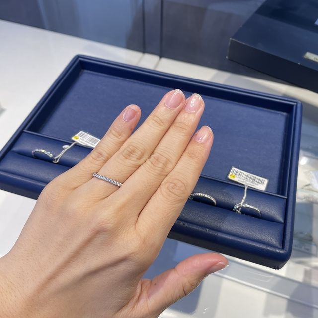 【銀座ダイヤモンドシライシの口コミ】 ダイヤモンドがついていること、そのダイヤモンドが綺麗かどうか、素材は…