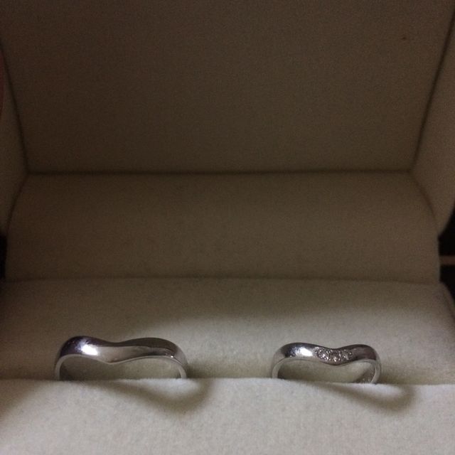 【JEWELRY  KAMATA(ジュエリーかまた)の口コミ】 流行り廃れのないデザイン、
歳をとっても指が綺麗に見えるデザインにして…