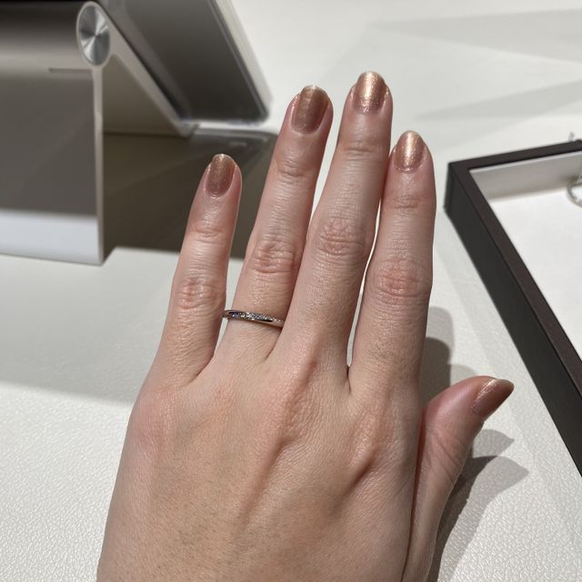 【アイプリモ(I-PRIMO)の口コミ】 リング自体は細くて華奢な印象がありました。ダイヤモンドが上から見ても…