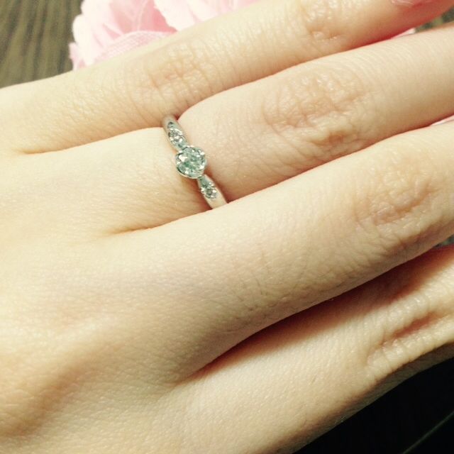 【TRECENTI(トレセンテ)の口コミ】 お花ダイヤのデザインが気に入って、ペンダントは自分で、指輪は婚約指輪…