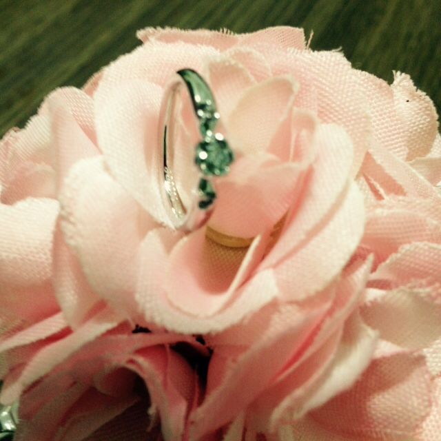 【TRECENTI(トレセンテ)の口コミ】 お花ダイヤのデザインが気に入って、ペンダントは自分で、指輪は婚約指輪…